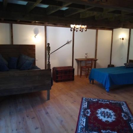 Le Chevalier Des Marettes Bed & Breakfast Airel Bagian luar foto