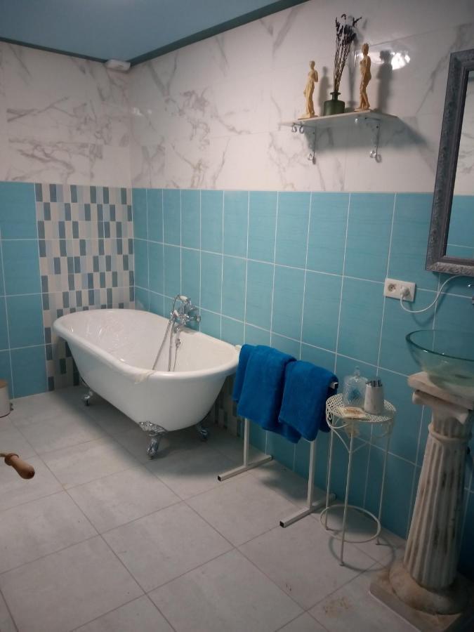 Le Chevalier Des Marettes Bed & Breakfast Airel Bagian luar foto