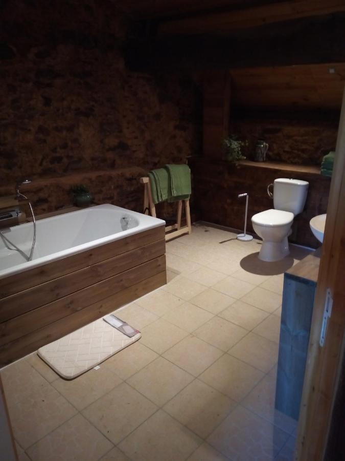 Le Chevalier Des Marettes Bed & Breakfast Airel Bagian luar foto