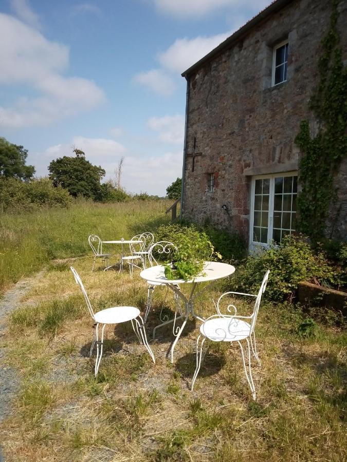 Le Chevalier Des Marettes Bed & Breakfast Airel Bagian luar foto